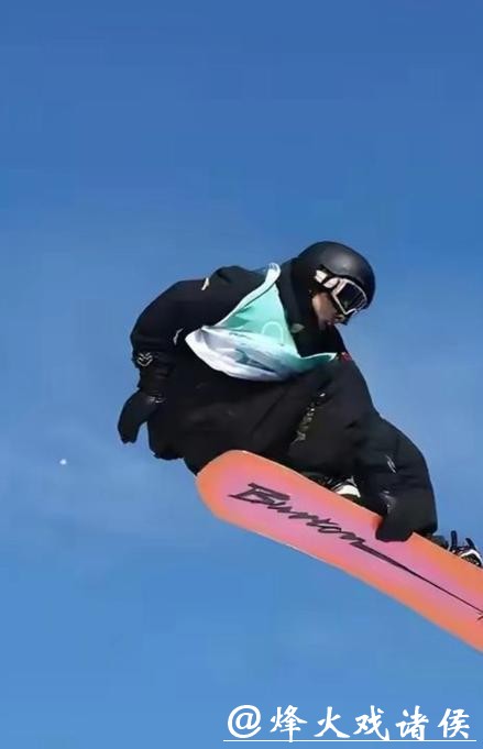 太快了，苏翊鸣冬奥夺铜立马拿下美国大牌代言，穿拖鞋照样帅出天际，22岁少年风华正茂引发热议